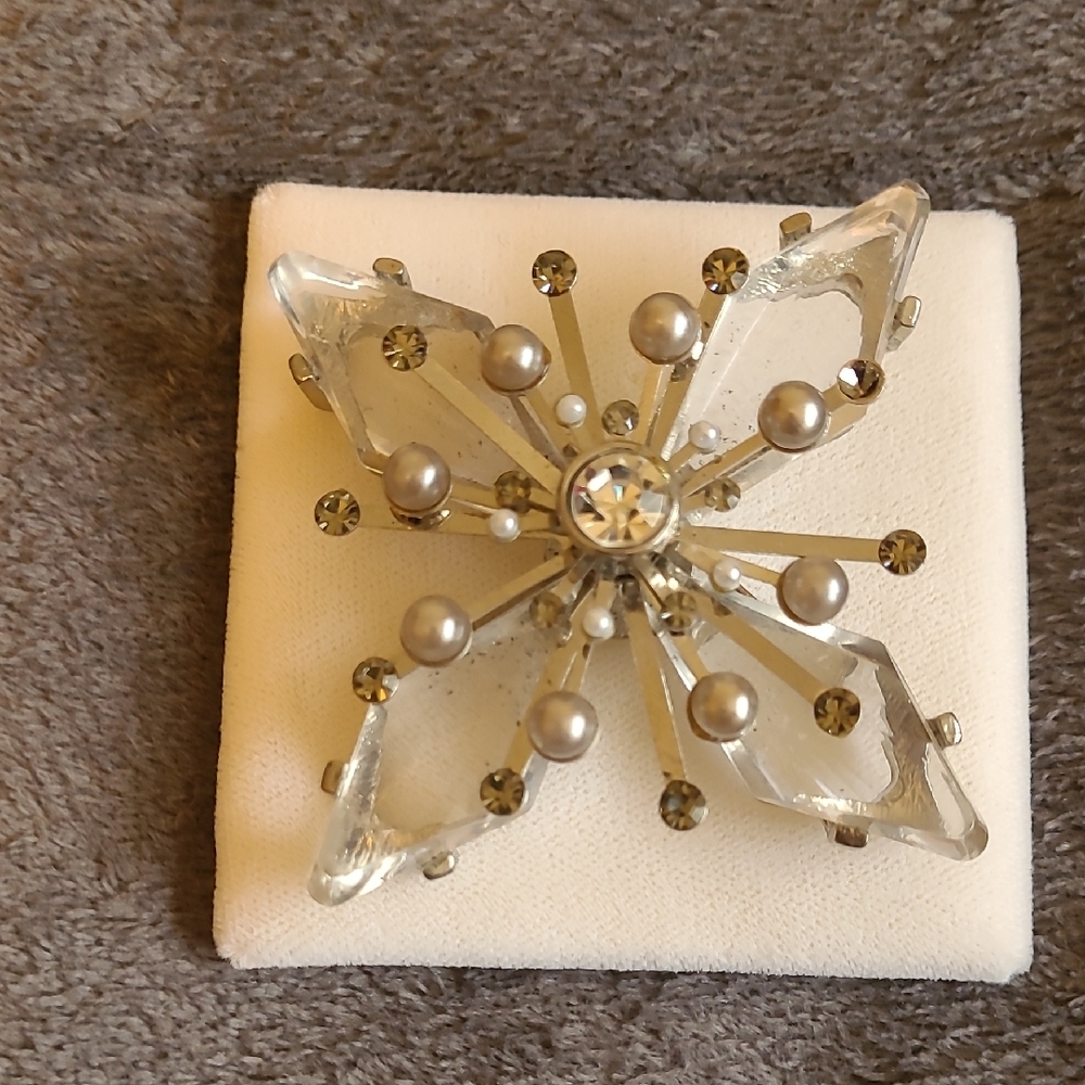 Elegant Silver and Crystal Brooch